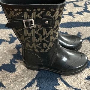 Michael kors rain boots size 7 worn but in good condition